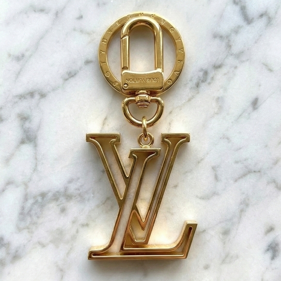 Louis Vuitton LV Link Gold Bag Charm Key Holder M69481 ✨ - Picture 3 of 11